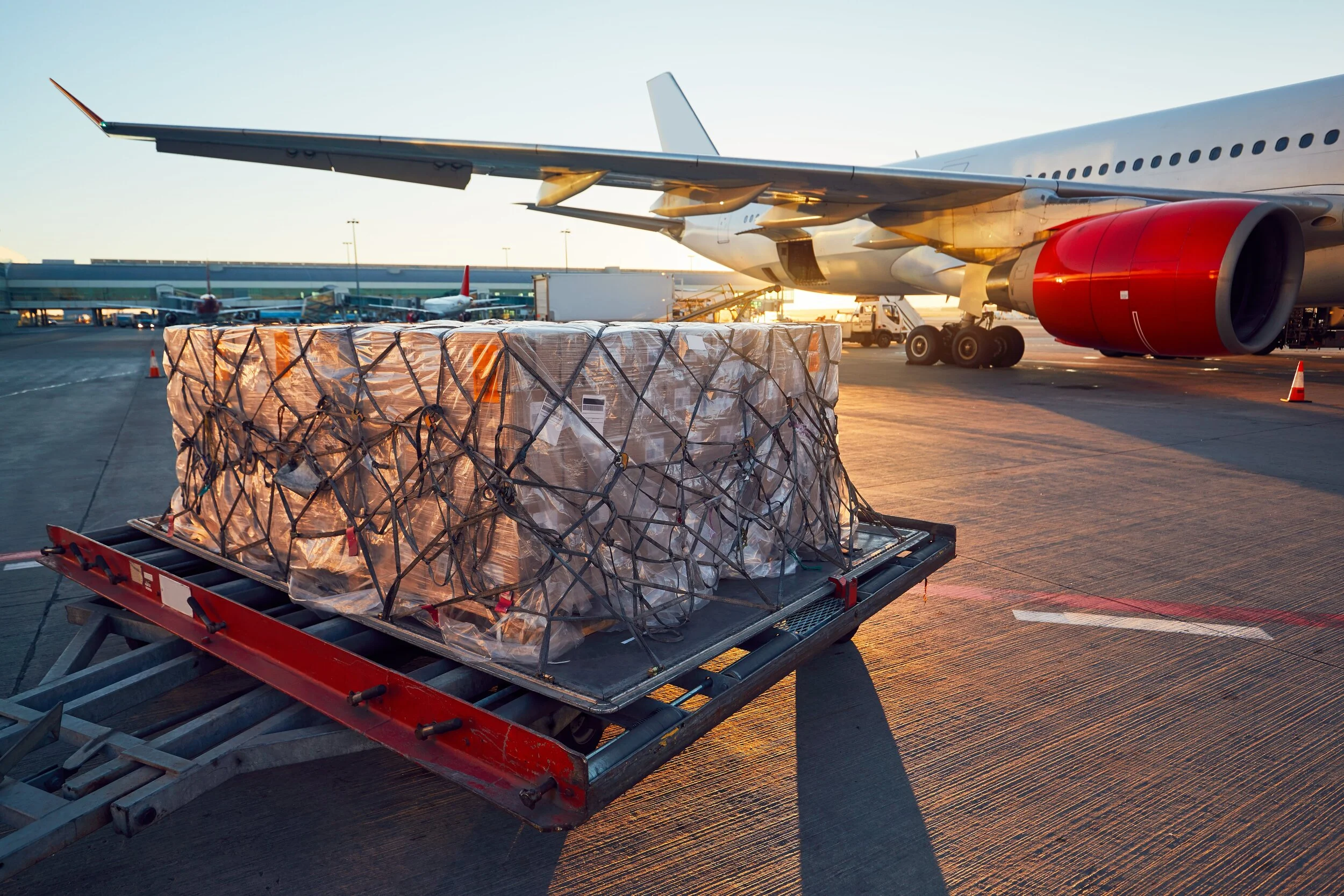 Loading cargo onto an aircraft